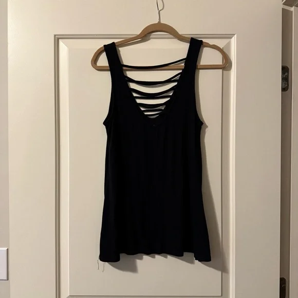 Black top with striping detail - Picture 2 of 4